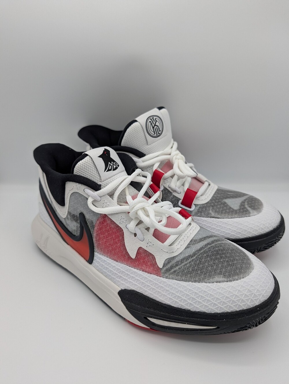 NIB Nike Kyrie 8 GO (GS) Basketball Shoes - White/University Red/Black - Size 7Y